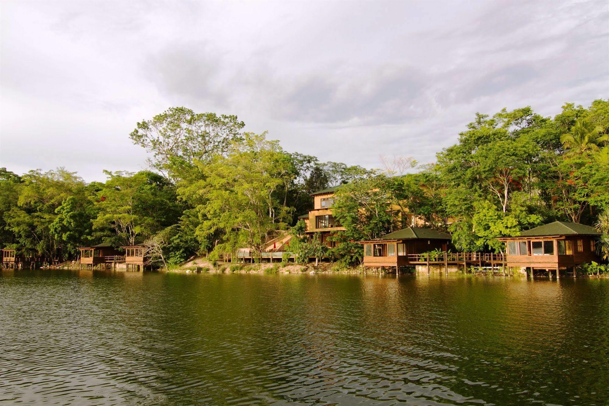 Queen Suite Lagoon Front